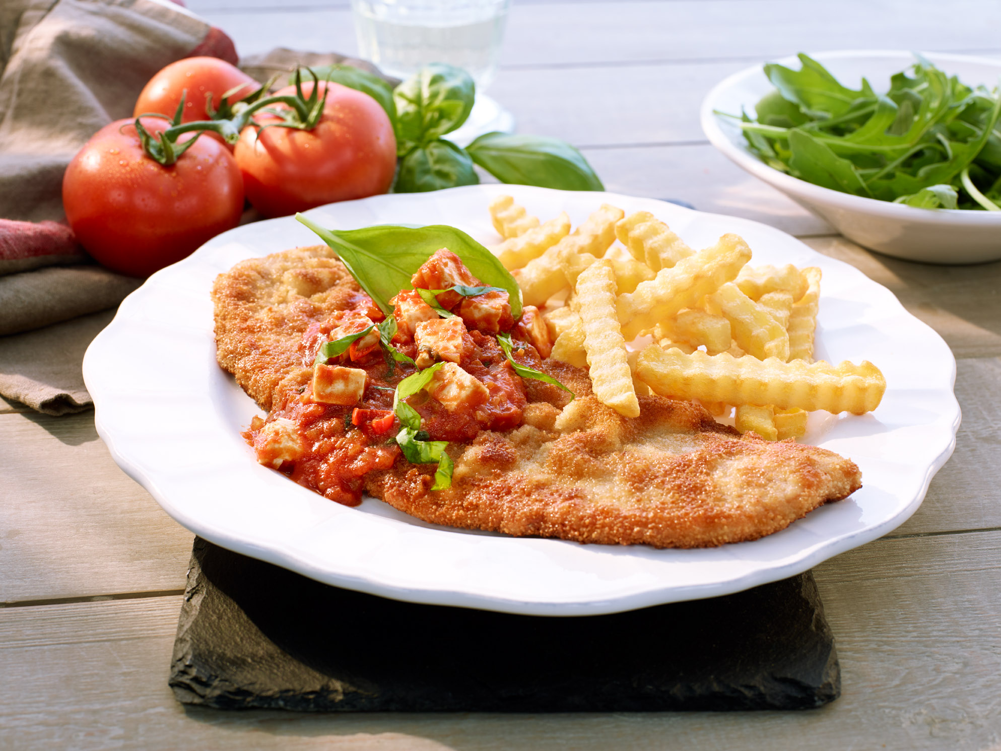 Varkensschnitzel met pikante tomatensaus